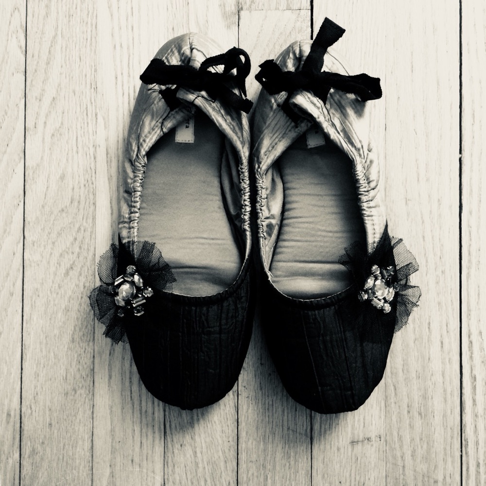 Simply Vera black flats or slippers